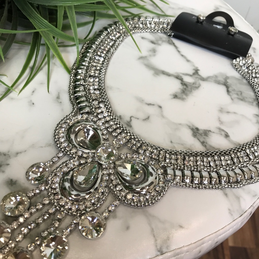 ‼️ Silver Diamond Rhinestone Statement Necklace - Picture 5 of 7
